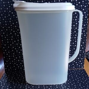 Used Tupperware Pitcher